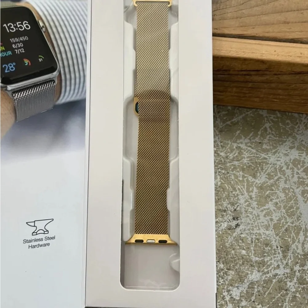 APPLE WATCH GOLD MESH BAND NEW IN BOX